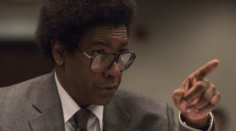 Denzel Washington pointing sternly and talking in Roman J. Israel, Esq.